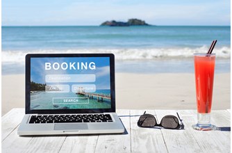 booking_pc på strand.jpg